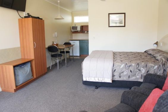 Access Studio - queen-size bed