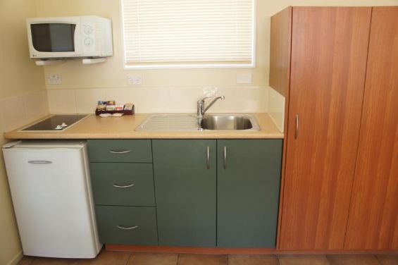 One-Bedroom Access Unit - kitchenette